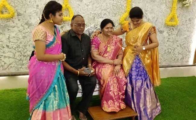Shrinivas Gupta (2nd from left) and his daughters along with the wax statue (2nd from right) at their new house in Koppal, Karnataka.