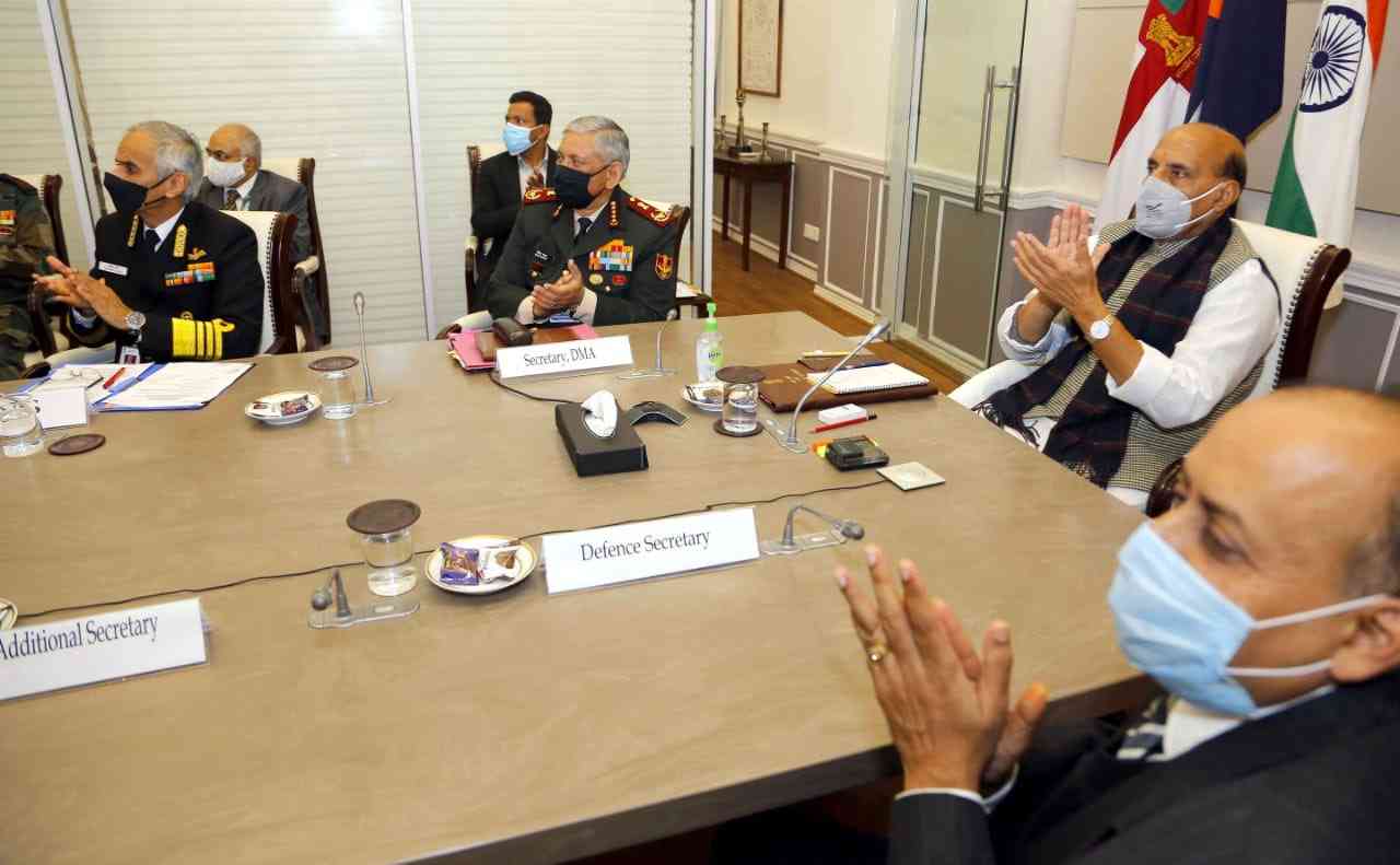 Defence Minister Rajnath Singh launching the Online Portal for AFD-I items 