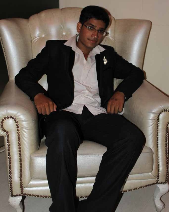 Amey Saipuriya at Accounting Academy's freshers' party for CS students at Fionaa, Nagpur