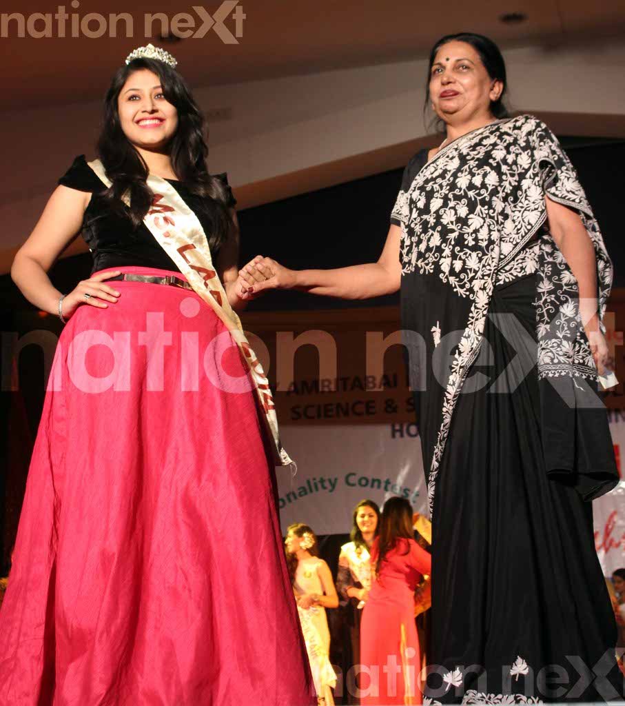 Winner from the Miss LAD personality contest 2014 - Anamika Lalwani makes the Vice principal and the woman behind the contest's phenomenal success - Mrs Harsha Jharia, walk the ramp