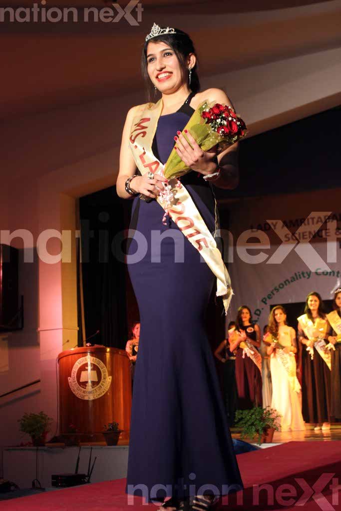 Kajol Shrivastava walks the ramp after being adjudged 'Miss LAD 2015' at the cultural fest 'Jashna,' co-presented by India Next Media's digital newspaper Nation Next