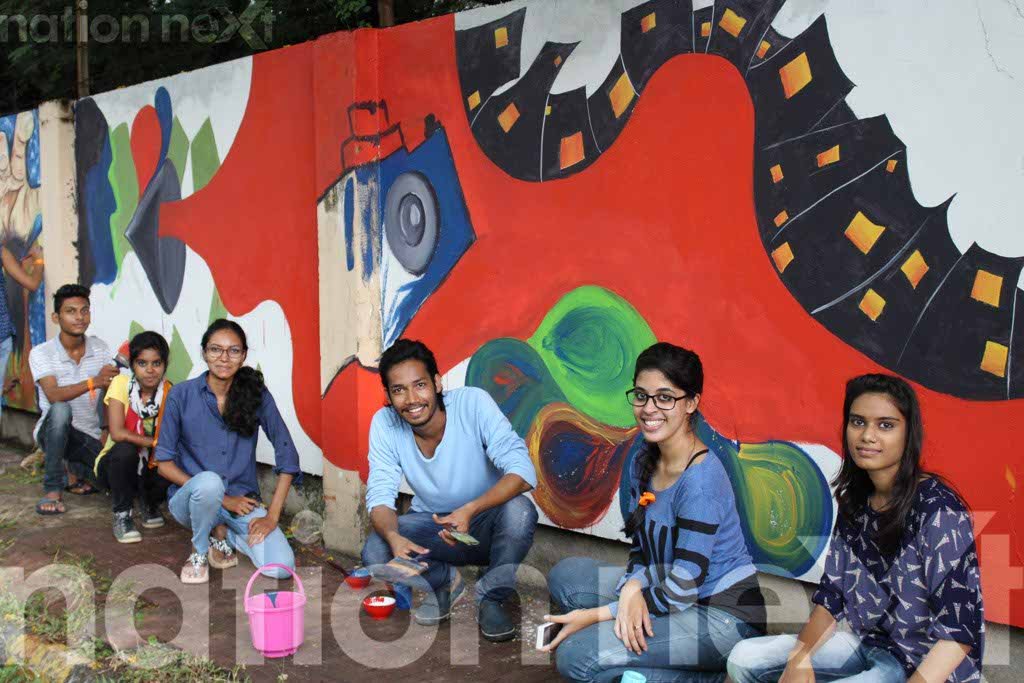 Bhushan Bhoyar, Prachi Mahajan, Rani Tarare, Pranit Godadhe, Swaroop Kshirsagar and Anamika Barange pose in front of their unfinished painting on the ‘Urban’ theme at Graffiti Wall, a wall designing programme organized at IIID Design Yatra.