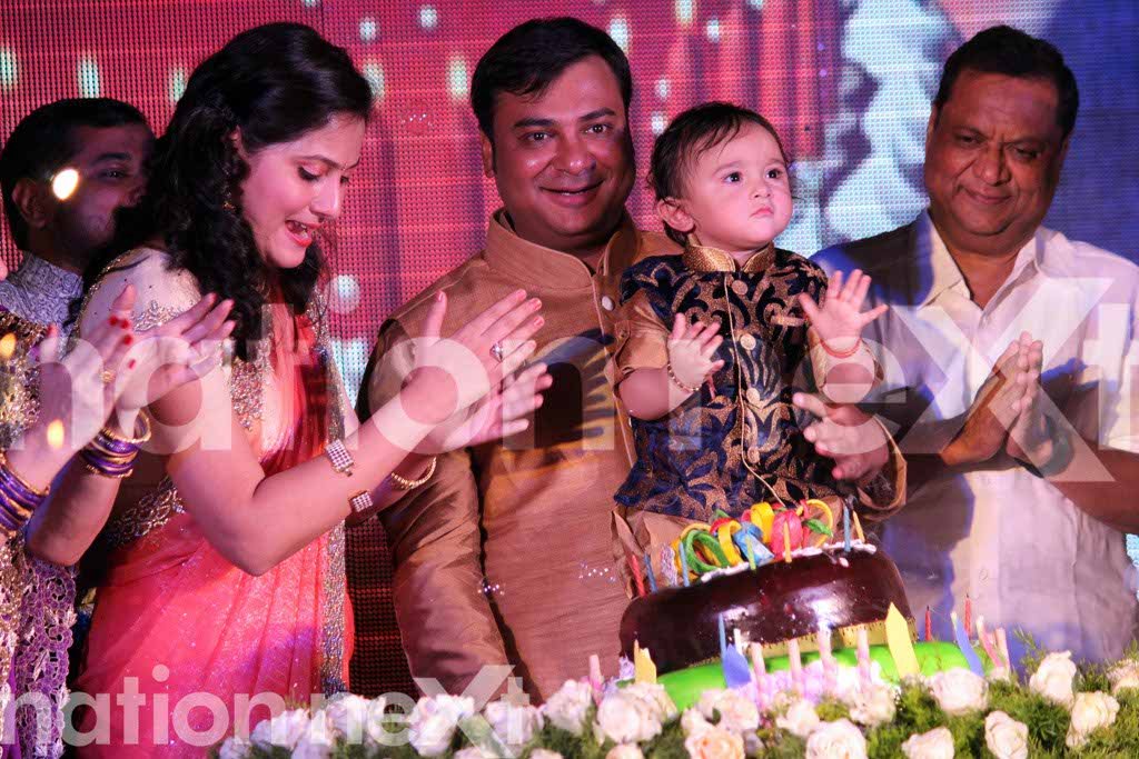 Riyansh Borele cutting the cake with his parents Riyanka and Prashant Borele at his first birthday bash at Vrindavan Farms, Nagpur