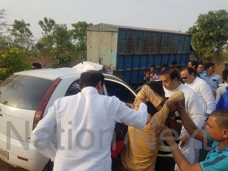 Ex-deputy CM Ajit Pawar an former minister of Maharashtra Anil Deshmukh saved five stranded accident victims on Thursday. 