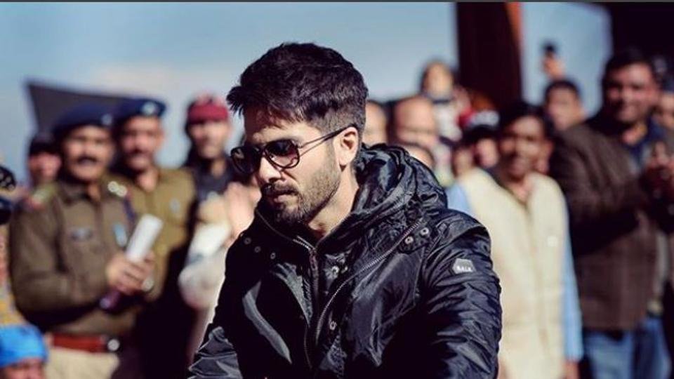 Shahid Kapoor's upcoming movie Batti Gul Meter Chalu has landed in trouble as Vipul Rawal, the writer of the 2017 film Rustom, has filed a complained against Shahids movie