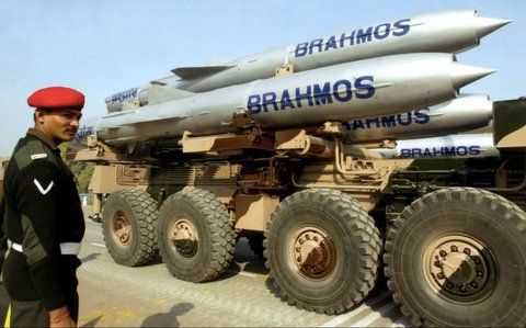 A Pakistani spy from the ISI, Nishant Agrawal, was arrested from Nagpur unit of BrahMos for allegedly leaking secrets to Pakistan and USA. 