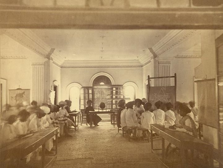 Lesson in progress in a classroom of the Government Male Normal School, Nagpur during 1870 (Photo source: British Library Board)