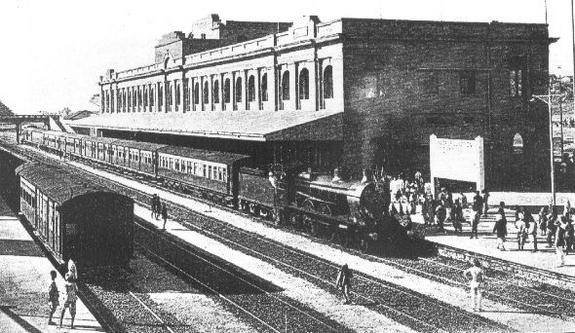 Old Steam Engine at Nagpur Station during 1857 (Photo source: British Library Board)