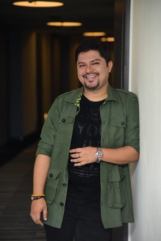 For the first time ever in Bollywood, director Ram Kamal Mukherjee casted transgender Shree Ghatak in Celina Jaitlys comeback film Seasons Greetings.