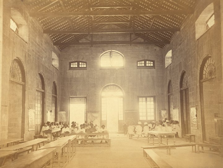 Interior view of the Free Church of Scotland Mission School, Nagpur during 1870 ((Photo source: British Library Board)