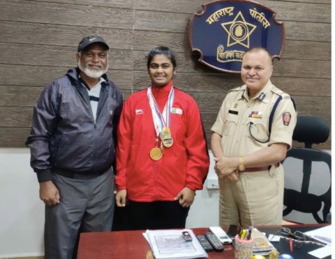 Nagpur Police constable Akram Khan's 16-year-old daughter Alfiya Khan Pathan won the bronze medal at the 3rd Nations Cup International Boxing Championship.