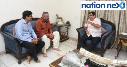Bollywood actor Sanjay Dutt paid a courtesy visit at Union Minister Nitin Gadkaris residence in Nagpur 'Bhakti' on Sunday. 