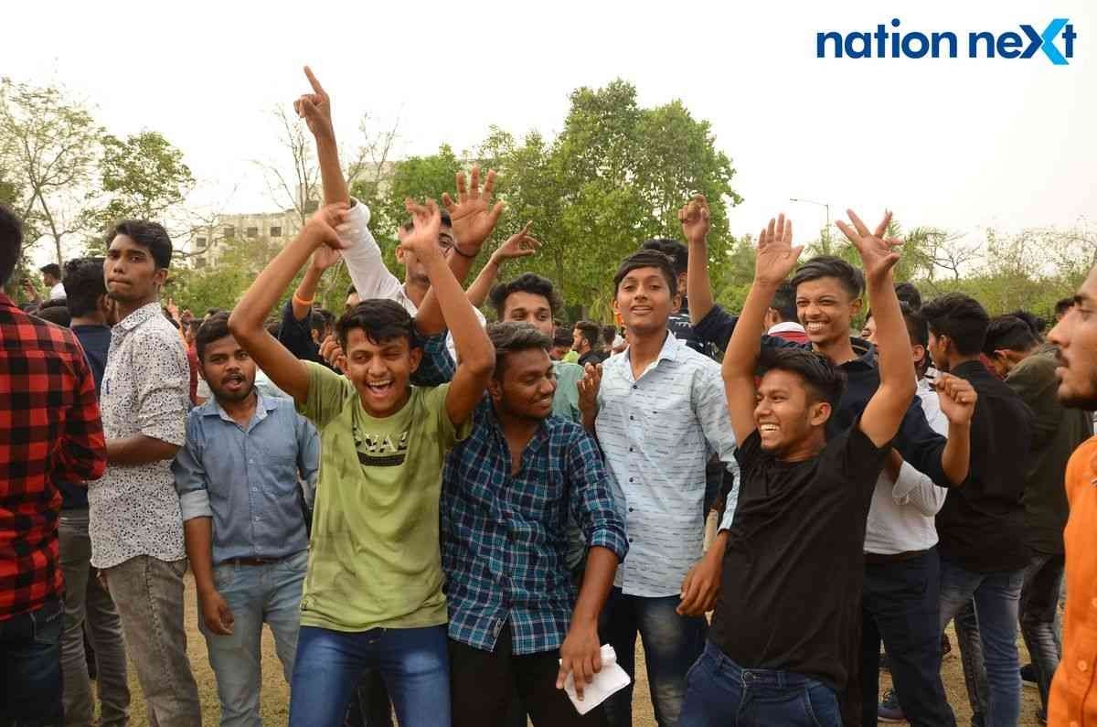 Students during the event 'Flashmob 2K22' organised at Tulsiramji Gaikwad Patil College in Nagpur
