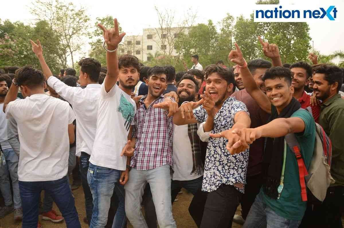Students during the event 'Flashmob 2K22' organised at Tulsiramji Gaikwad Patil College in Nagpur