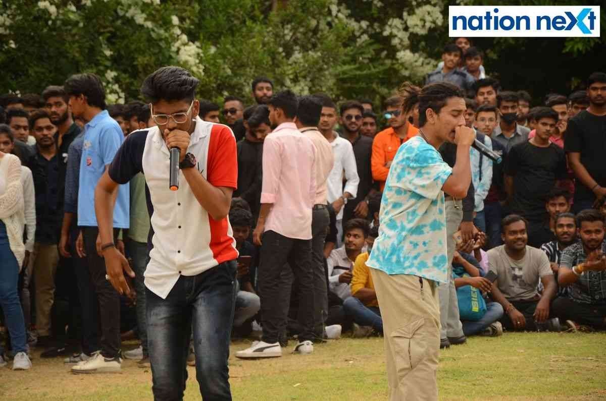 Students during the event 'Flashmob 2K22' organised at Tulsiramji Gaikwad Patil College in Nagpur