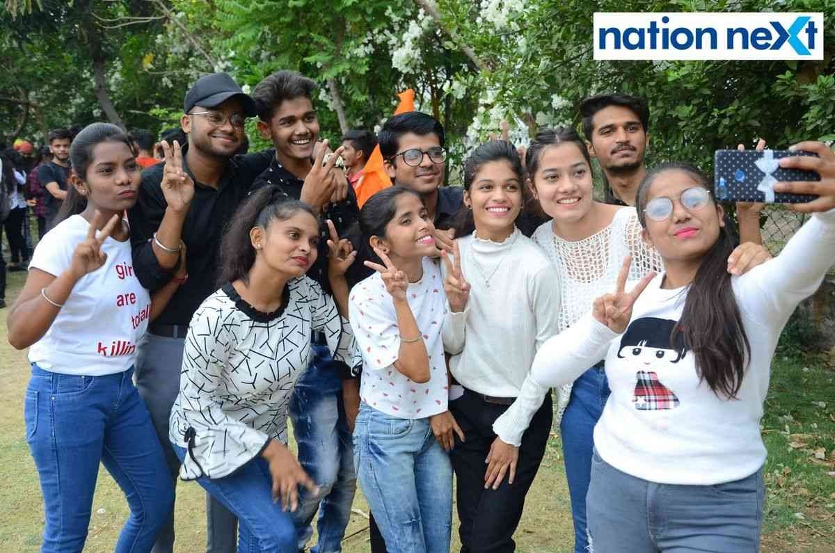 Students during the event 'Flashmob 2K22' organised at Tulsiramji Gaikwad Patil College in Nagpur