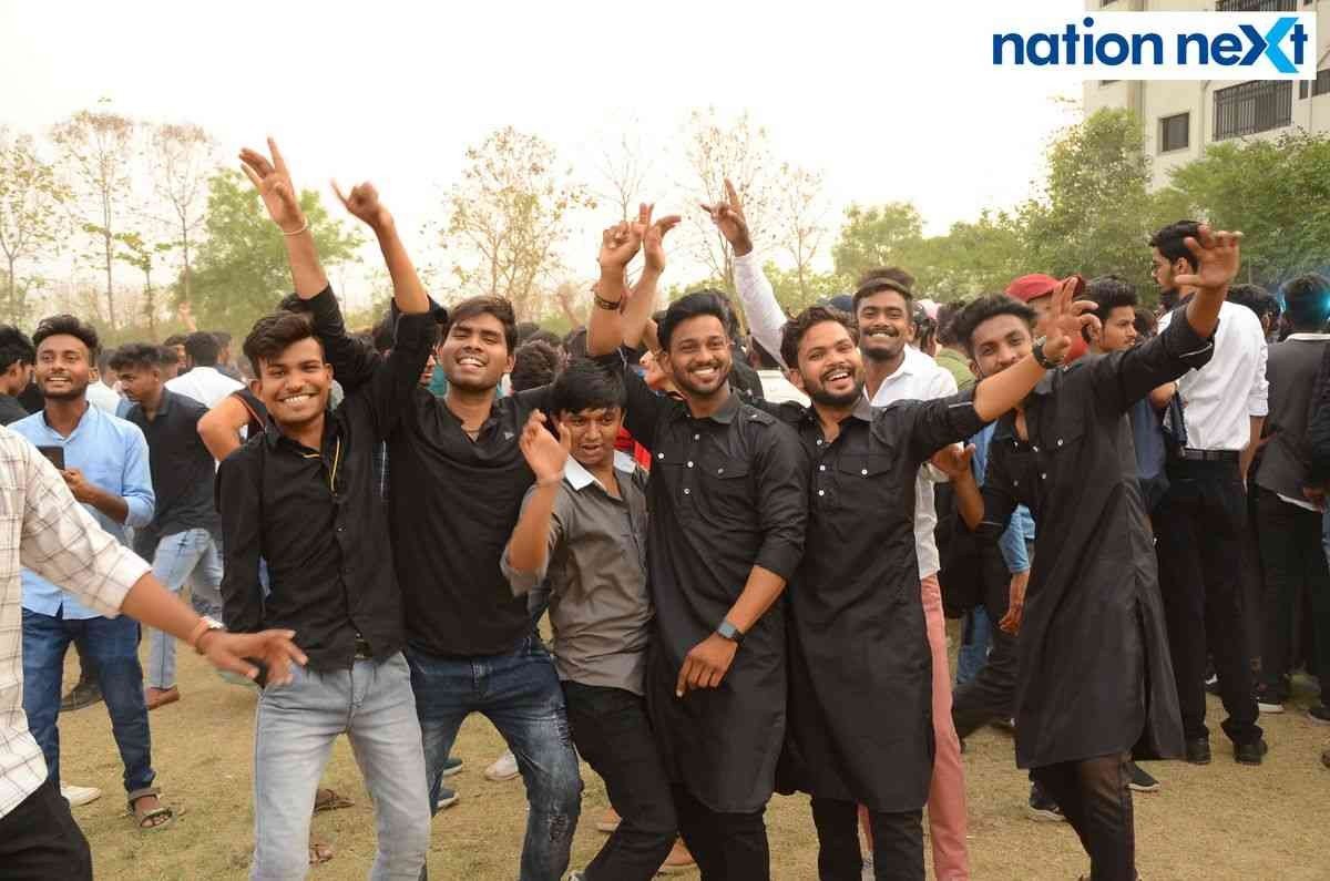 Students during the event 'Flashmob 2K22' organised at Tulsiramji Gaikwad Patil College in Nagpur