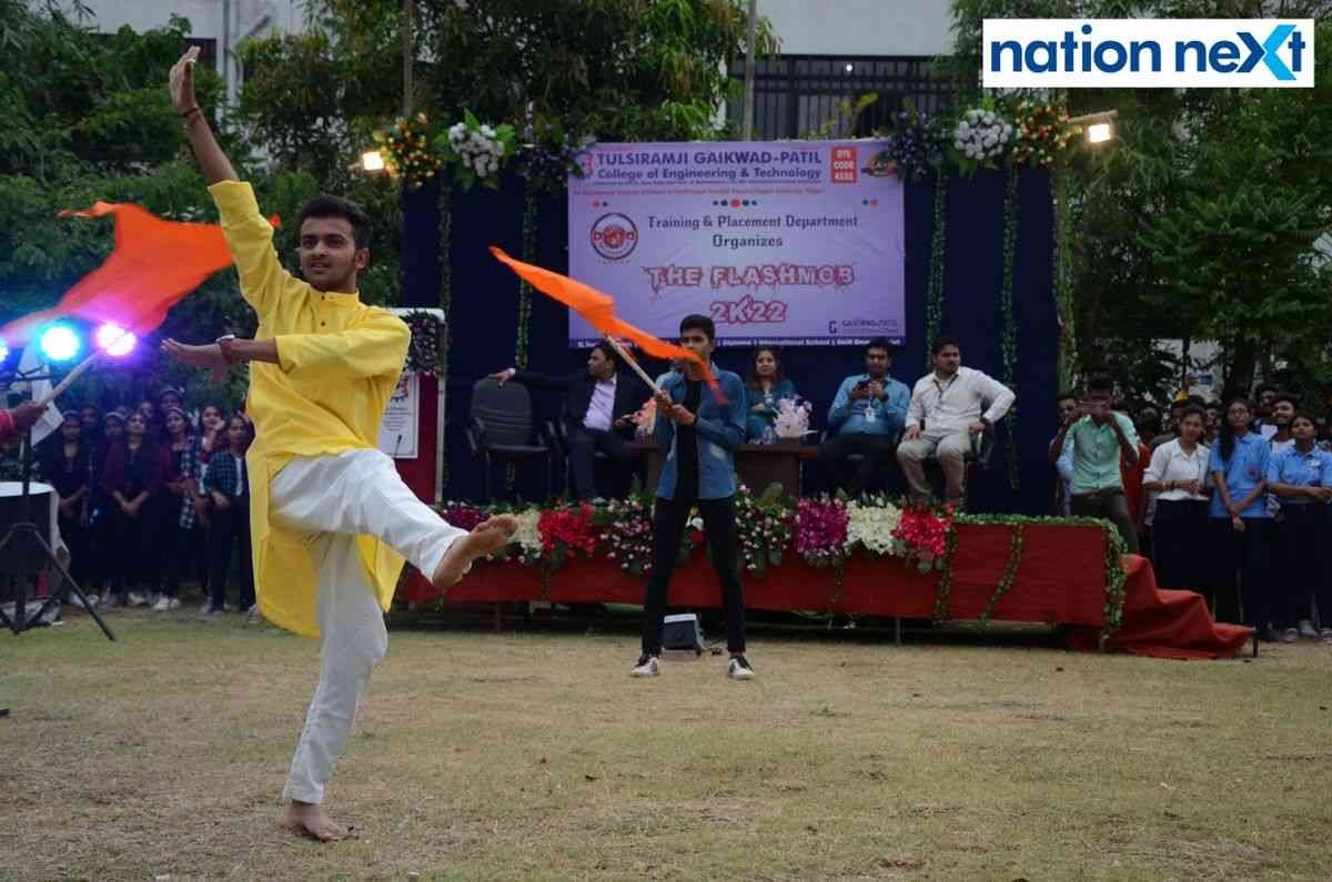 Students during the event 'Flashmob 2K22' organised at Tulsiramji Gaikwad Patil College in Nagpur