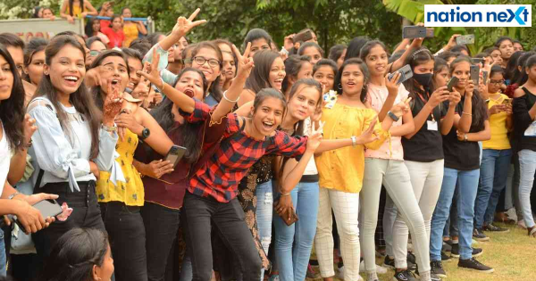 Students during the event 'Flashmob 2K22' organised at Tulsiramji Gaikwad Patil College in Nagpur