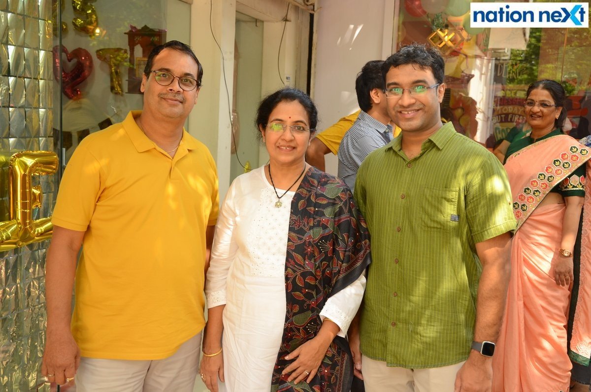 Sunil, Vaishali and Siddhesh Palkar during the inauguration of 'SEVEN O' ELEVEN' in Nagpur