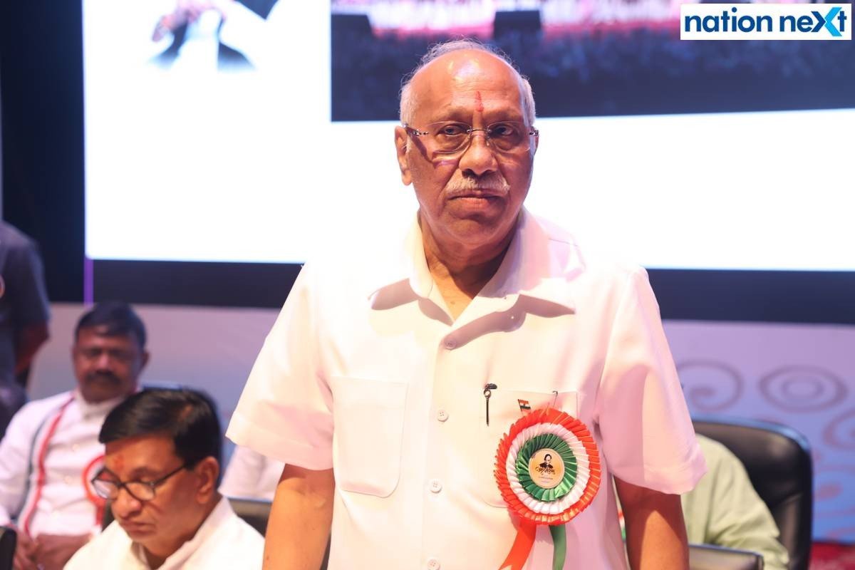 Former minister Vilas Muttemwar during 'Amrut Mahotsav' organised at Suresh Bhat auditorium in Nagpur to celebrate Ranjeet Deshmukh's 75th birthday