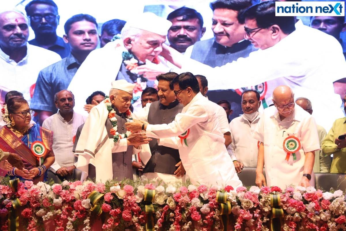 Balasaheb Thorat and Prithviraj Chavan felicitate Ranjeet Deshmukh during 'Amrut Mahotsav' organised at Suresh Bhat auditorium in Nagpur to celebrate Deshmukh's 75th birthday
