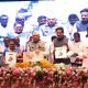 Lok Sabha MP Shatrughan Sinha, Roopa Deshmukh, Ranjeet Deshmukh, Former Maharashtra CM Prithviraj Chavan and Maharashtra minister Balasaheb Thorat during 'Amrut Mahotsav' organised at Suresh Bhat auditorium in Nagpur to celebrate Deshmukh's 75th birthday