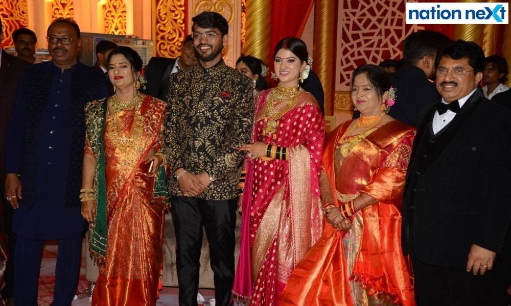 Prominent personalities showered their blessings on MLC Chandrashekhar Bawankule’s son Sanket and his wife Anushka during the couple’s wedding reception.