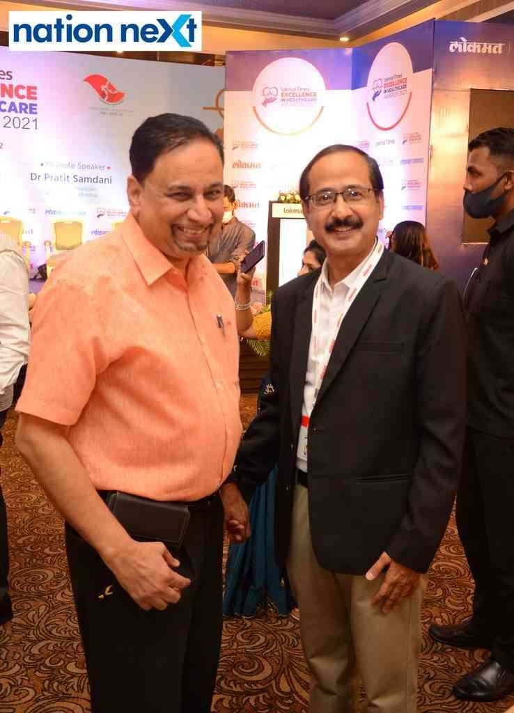 Dr Uday Bodhankar and Dr Rajesh Saraf during Lokmat Times Excellence in Healthcare Awards 2021’ held in Nagpur
