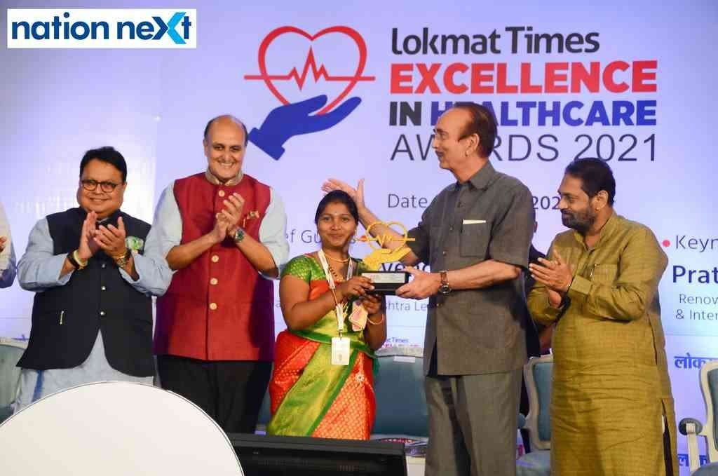 Surekha Damane with Ghulam Nabi Azad during Lokmat Times Excellence in Healthcare Awards 2021’ held in Nagpur